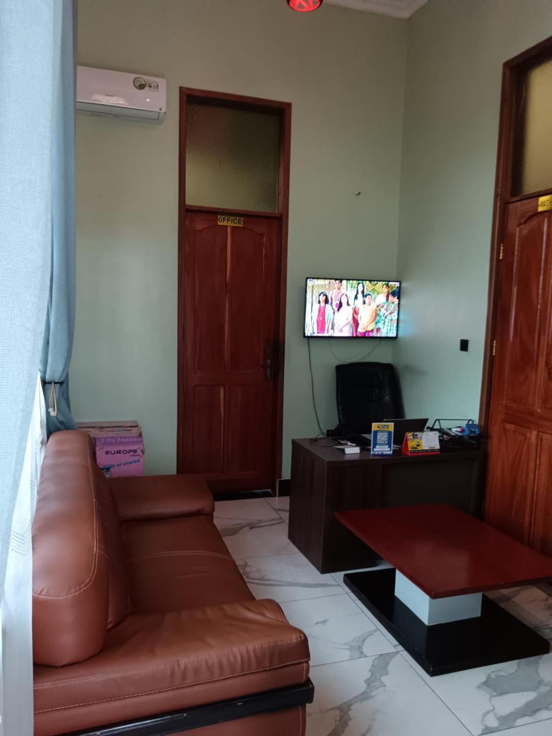 Hba Lodge Kahama Екстериор снимка