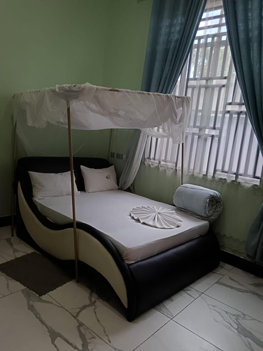 Hba Lodge Kahama Екстериор снимка