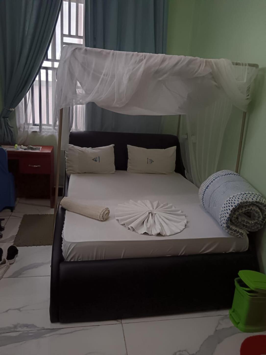 Hba Lodge Kahama Екстериор снимка